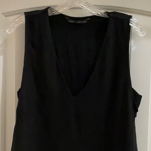 🔥‼️15‼️ Zara V neck blouse L